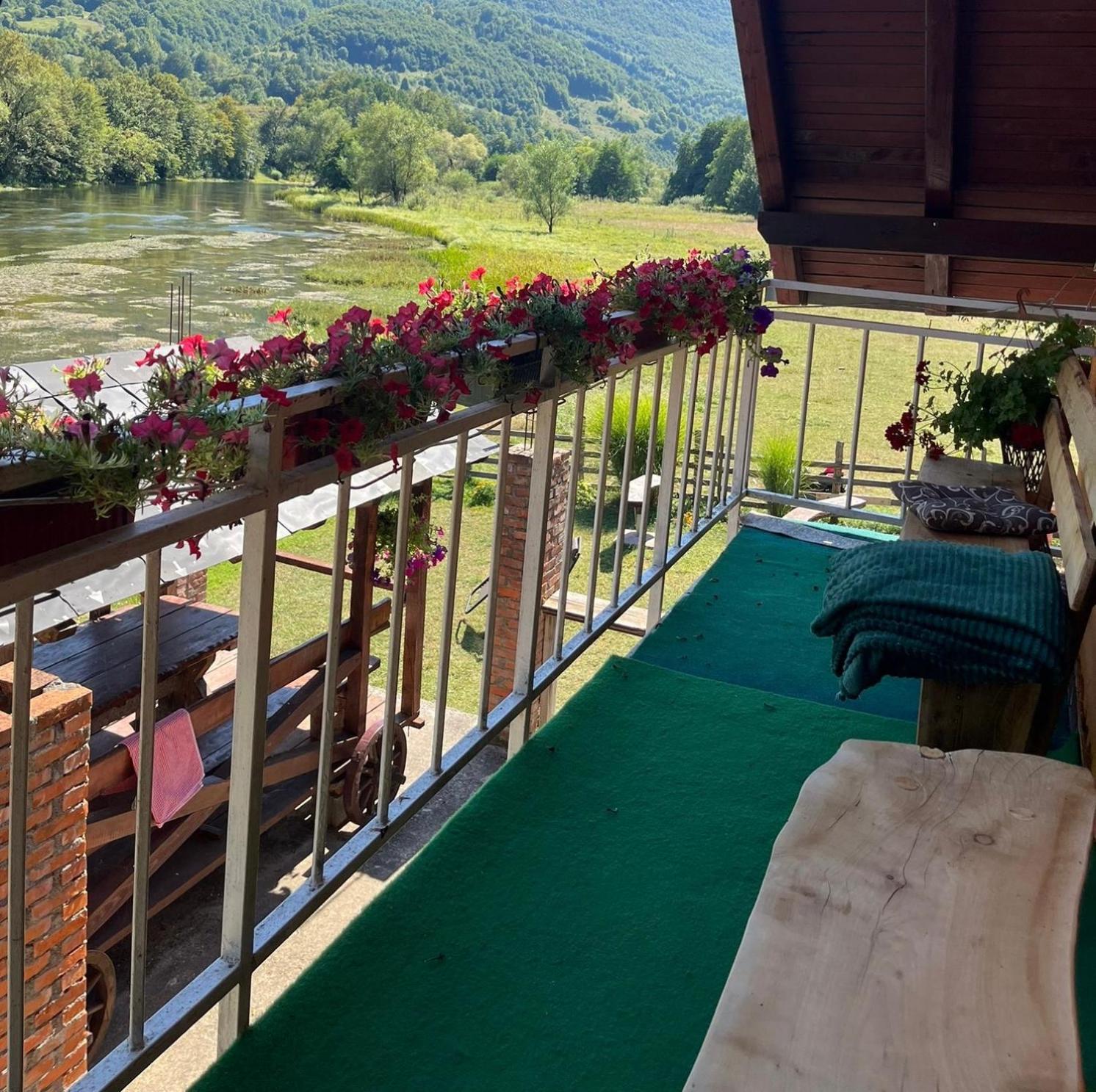Bed And Breakfast Family Djukic Sipovo Exterior photo