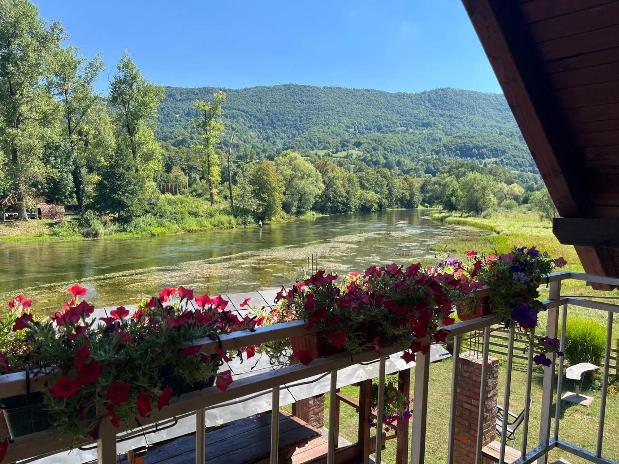 Bed And Breakfast Family Djukic Sipovo Exterior photo
